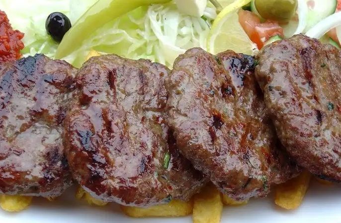 Öyle bir köfte yaptık ki herkes mangalda piştiğini sandı! Lezzeti şaşırtan tarif... 1